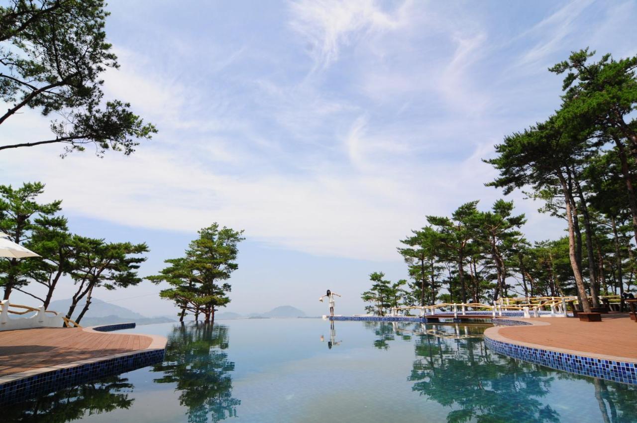 Club Es Tongyeong Resort Exterior foto